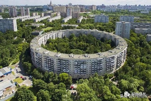 俄罗斯建筑风格，俄罗斯的建筑风格是什么（废土朋克、未来乌托邦、外星人基地）