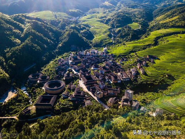 永定土楼和南靖土楼哪个好，南靖土楼和永定土楼有什么不一样（一张图看懂福建土楼怎么玩~附懒人旅行路书）