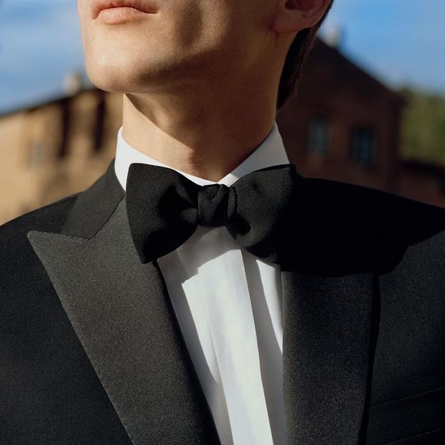 头平的男生适合什么发型，头型扁平适合什么发型男（领型<驳头>怎么选择）