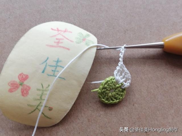 钩针编织小花朵，钩针编织花朵简单易学（新手半个小时就可以钩出来送给自己）