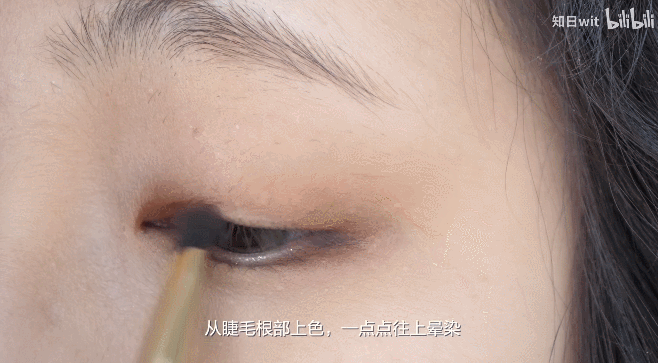 单眼皮化妆技巧，单眼皮怎么化妆双眼皮（单眼皮、肿泡眼千万不要这么化眼妆）