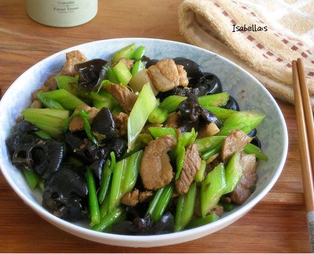 红烧培根金针菇的做法，烧烤培根金针菇的做法（每次做家人都说很好吃）