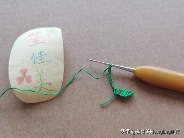 钩针编织小花朵，钩针编织花朵简单易学（新手半个小时就可以钩出来送给自己）