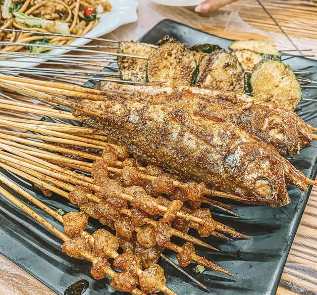 西双版纳江边夜市，西双版纳最火爆的夜市（到西双版纳一定要知道的五件事）