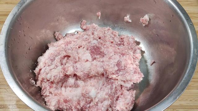 怎么自己做鱼丸，怎么自己做鱼丸吃（切记不要放面粉和淀粉）