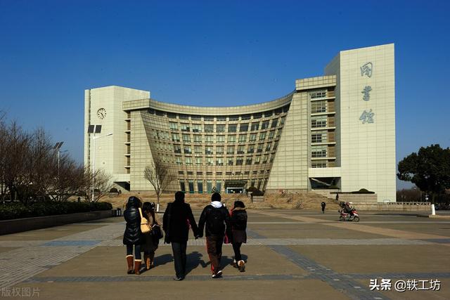 2018上海211大学最新排名，上海211大学排名全部名单（综合实力应该如何排名）