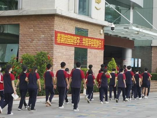 私立学校当老师（大学毕业后）