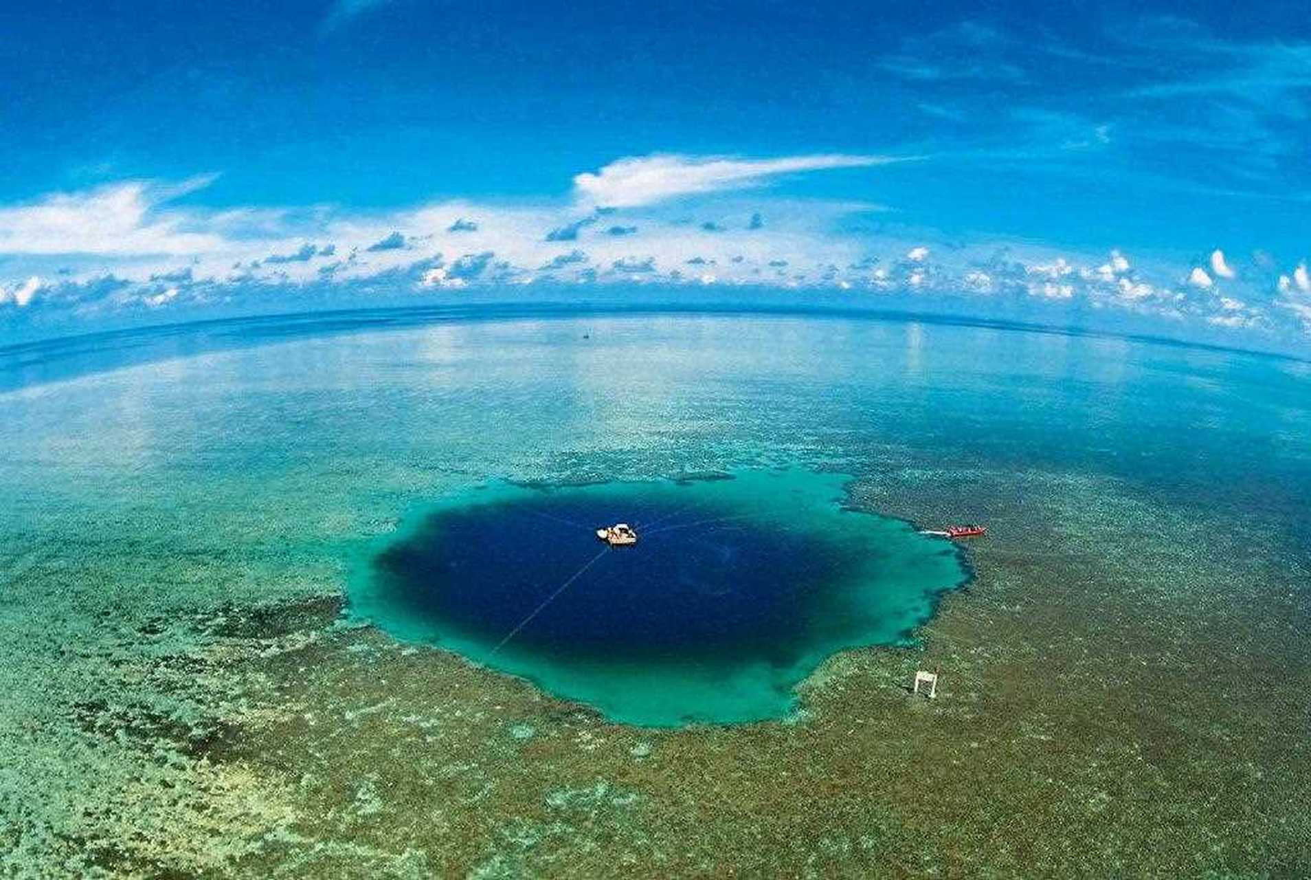 永乐龙洞也被称为海洋蓝洞,是海洋中一种罕见的自然地理现象,永乐龙洞