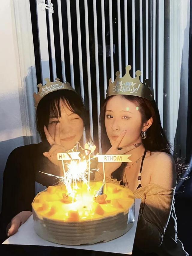 女儿生日简短唯美10字的句子，对女儿生日的祝福语句简短唯美（父母给女儿生日祝福）