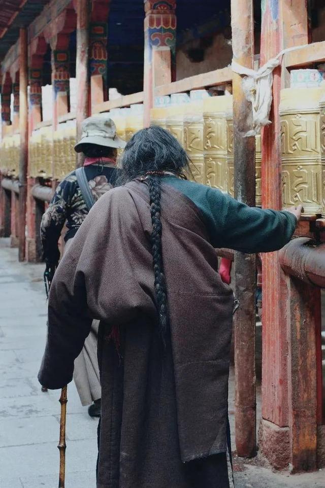 有什么成语描写赞美拉萨的天空，形容拉萨的天空的词语（天上西藏大美于行）