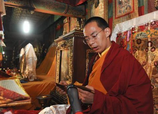 金瓶掣签怎么选灵童，什么是金瓶挚签（西藏6岁男孩被认定为转世灵童）