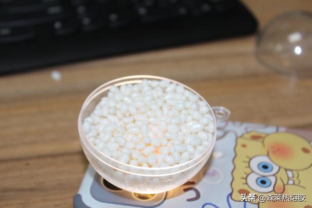 热熔胶怎么去除，热熔胶凝固了怎么去除（EVA热熔胶用什么可以去掉）