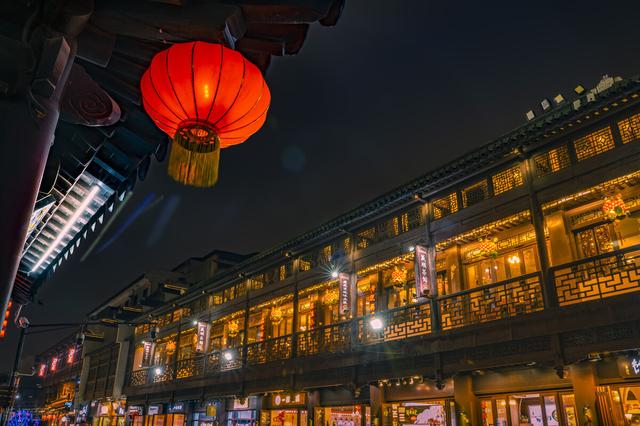 南京晚上哪里好玩的景点，上海旅游景点哪里好玩（共赴2022南京中秋佳节）