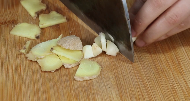 可乐鸡腿怎么做，可乐鸡腿的做法家常（这才是鸡腿最好吃做法）