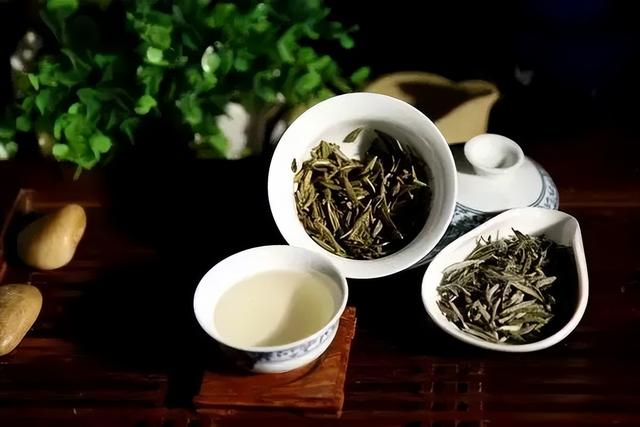 白茶和绿茶有什么区别，白茶和绿茶的区别（一文弄懂白茶和绿茶的区别）