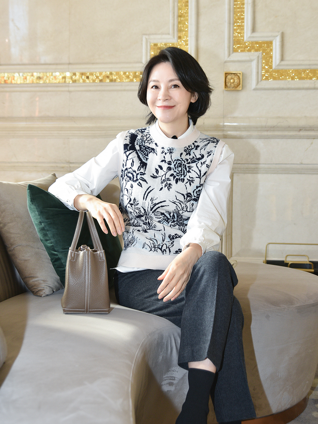 女性服饰搭配技巧图片，女生穿衣服搭配技巧图片（女人到了奔五奔六的年纪）