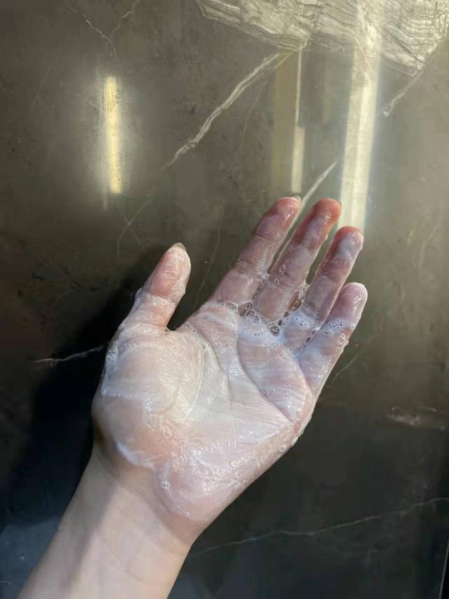 油性皮肤 洗面奶，油性皮肤洗面奶什么牌子好（盘点4款“大牌洗面奶”）