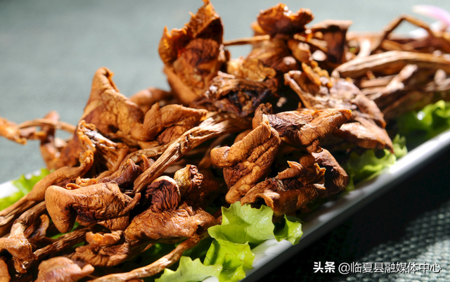 鲜赤松茸炖鸡汤的做法，鲜赤松茸炖鸡汤的做法大全（赤松茸菌菇炖鸡汤）