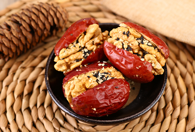 女人喝坚果藕粉的好处，坚果藕粉的功效与作用（建议女人：生活不要太节俭）