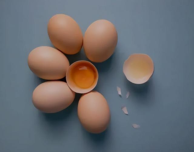 一天吃两个鸡蛋，一天吃2个鸡蛋好吗（不同人群有不同的吃法）
