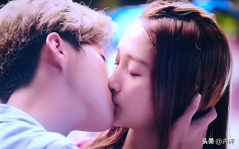 关晓彤和鹿晗结婚了吗,鹿晗结婚了吗(关父辟谣:至少从他们身上)