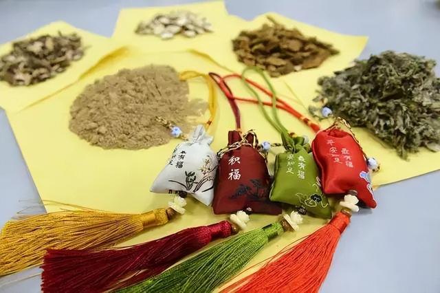 婴儿咳嗽是什么原因，宝宝咳嗽的原因有哪些（小儿感冒究竟是怎么一回事呢）