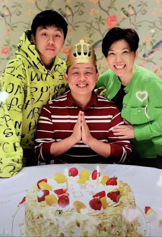 邓亚萍和林志刚两人同为国家队中的佼佼者,强者总是互相吸引着对方,在