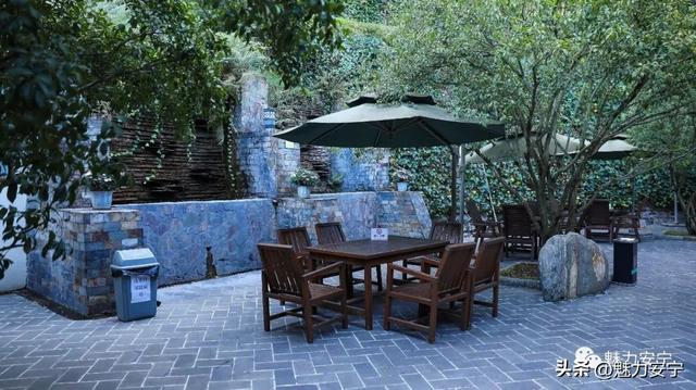 冬日泡温泉好惬意，安宁人冬天不可少的惬意