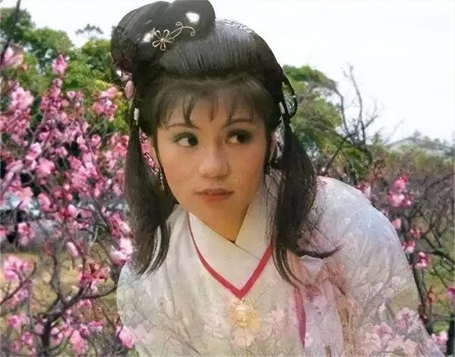 好听的女主名字，惊艳出尘清冷的女孩名（金庸给女子取名时）