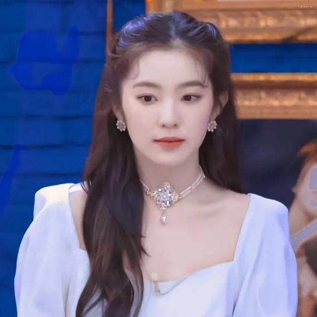 儿童发型图片 小女孩发型绑扎方法简单又可爱，儿童发型图片（几款绝美的新年公主编发）