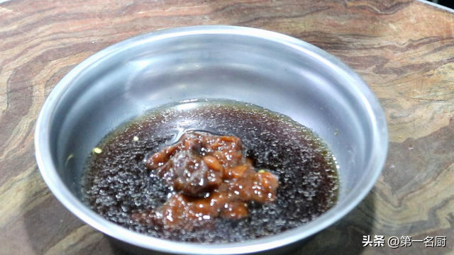 酱焖鲫鱼怎么做，伏天吃啥水果祛湿（别忘吃“河中第一鲜”）