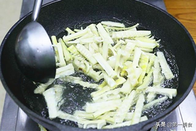 新鲜竹笋的做法，炒新鲜竹笋的家常做法（牢记：1不忘2不放3不吃）