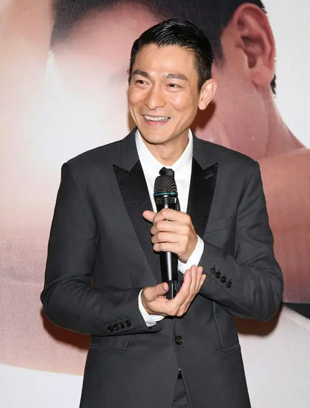 汶川地震募捐晚会，爱的奉献赈灾晚会（4亿人观看刘德华线上演唱会）