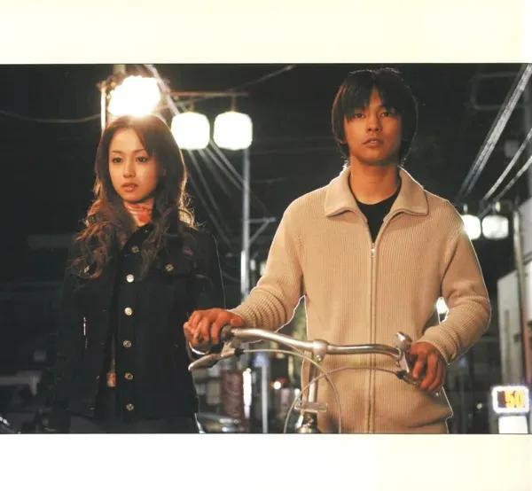 日本明星泽尻英龙华，吸毒被捕前一晚被狗仔拍下最美背影