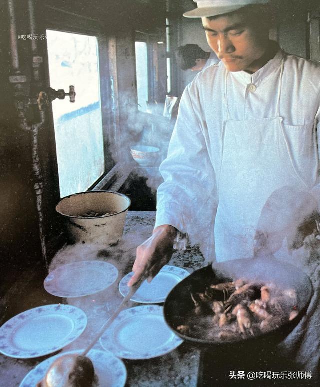 火车餐厅在几号车厢，绿皮火车餐厅在几号车厢（40年前的火车餐车）