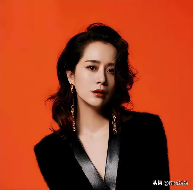 减龄中短卷发30款，建议4、50岁的女人