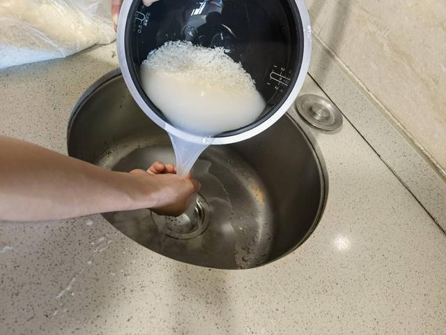 苏泊尔电饭煲做蛋糕，苏泊尔电饭煲做蛋糕步骤介绍（满足你做饭的所有想象）