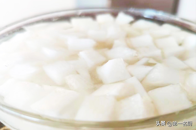 柠檬茶的制作方法，自制柠檬红茶的方法与步骤（教你3款\