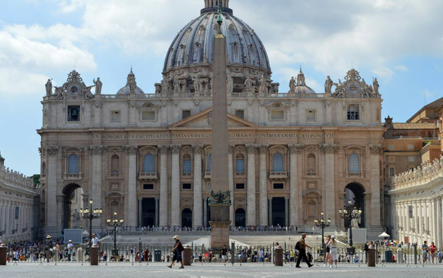 梵蒂冈为什么没人敢打，梵蒂冈在哪个国家里面（梵蒂冈全国人数不到1000人）