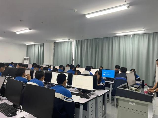 学生成长记录册怎么写，成长记录册怎么写（盐城北大青鸟学子成长手册丨记录生活）