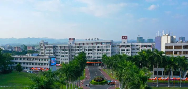 广东理工学院鼎湖校区，广东理工学院鼎湖校区有什么专业（广东这些大学竟然这么偏僻）