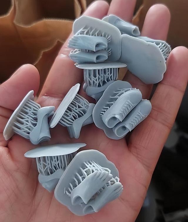 梦到死去的同学，梦见同学去世是怎么回事（母亲自学3D建模替他接单）