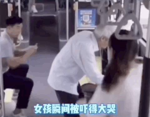 曾经在我眼前却又消失不见，曾经在我眼前却又消失不见歌词（“我会反复爱上你）