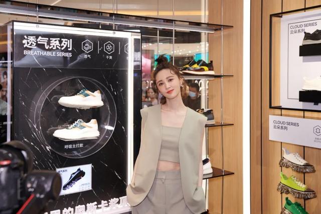 奥康皮鞋专卖店，请问上海哪边有奥康皮鞋专卖店（新店爆火、新品斩获“鞋界奥斯卡”）