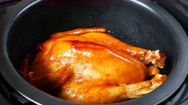 电饭锅炖鸡汤的做法，电饭锅炖鸡汤的家常做法（比广东卖的烤鸡还香10倍）