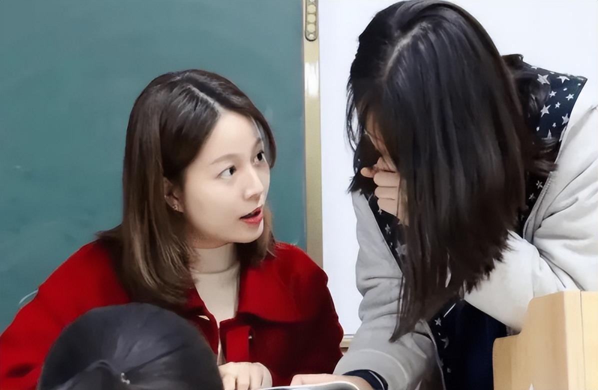 学校女神老师（成都文理学院有一高颜值老师火了）