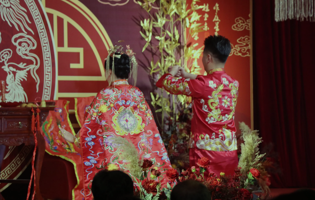 传统绝美的中式婚礼，网友：这是中国人独有的浪漫