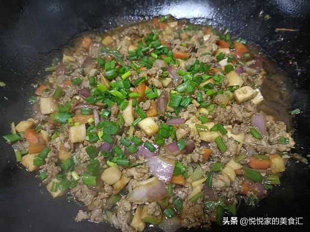 红萝卜焖肉怎么做，萝卜焖肉怎么做好吃（天越冷越该多吃这菜）