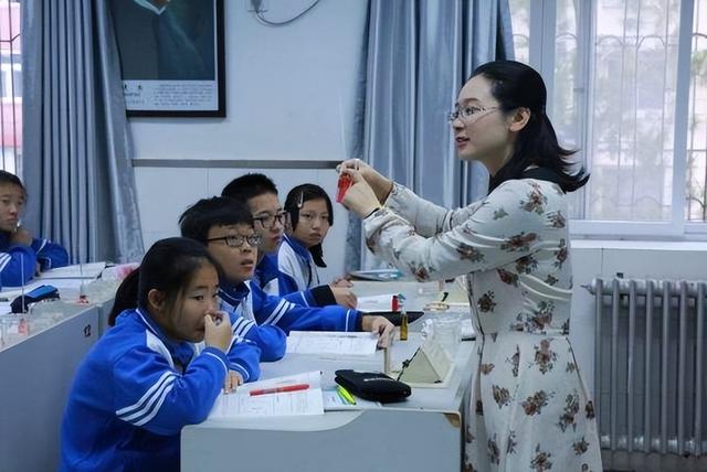 老师最讨厌的三种家长，给老师送500还是1000（班主任寒心后选择离职）