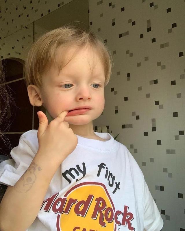 可爱欧美小孩头像微信，可爱欧美小孩头像（鲨鱼齿的宝宝太可爱了）